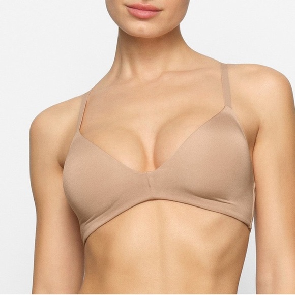 COPY - COPY - COPY - New Wireless Skims Bra 44C - Picture 1 of 8